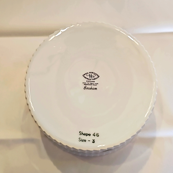 51/2" (size 3) Souffle dish - Evesham Gold by Royal Worcester. - Picture 6 of 6